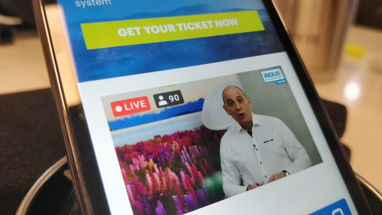 Close-up Thetford Live mobile