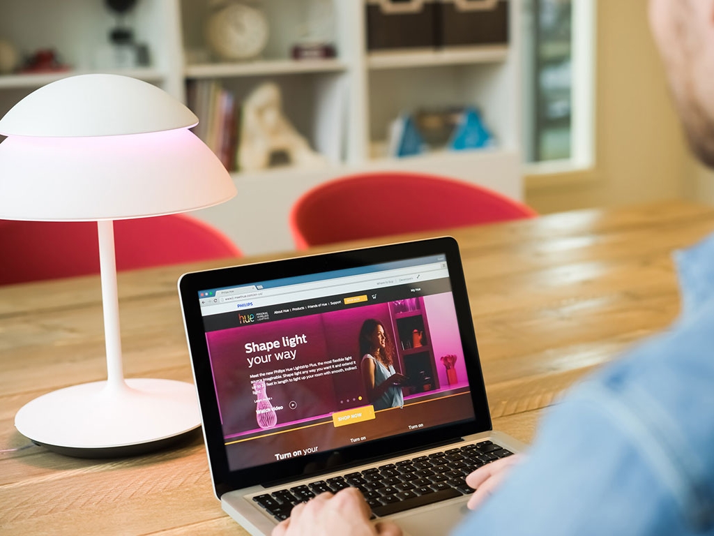 philips-hue-laptop-1027x768